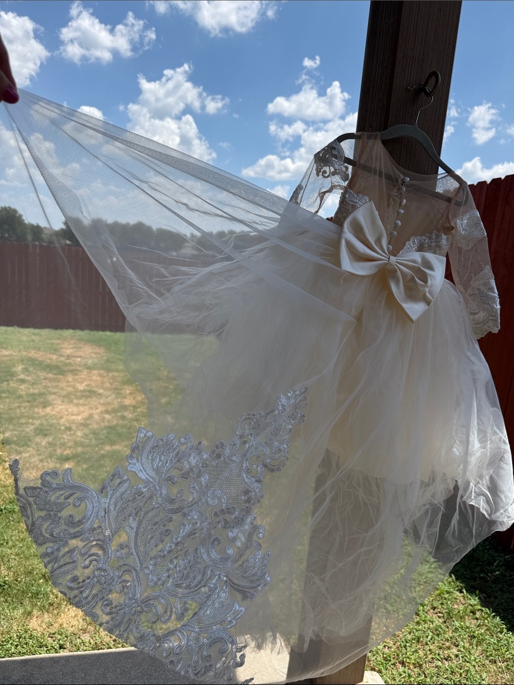 Ivory Tulle Flower Girl Dress with Bow Back size 2/3T - Picture 4 of 6